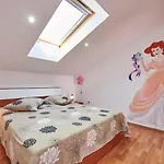 In With Terrace, Air Conditioning, Wifi, Washing Machine 4215-1 דירה *