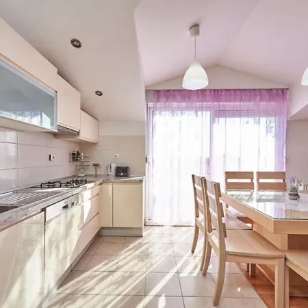In With Terrace, Air Conditioning, Wifi, Washing Machine 4215-1 Lägenhet Trogir
